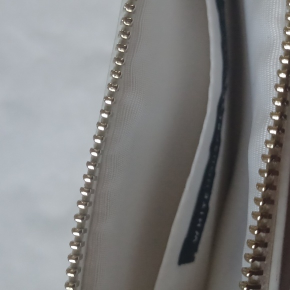 NWOT WhiteHouseBlackMarket Floral Clutch - Picture 6 of 12